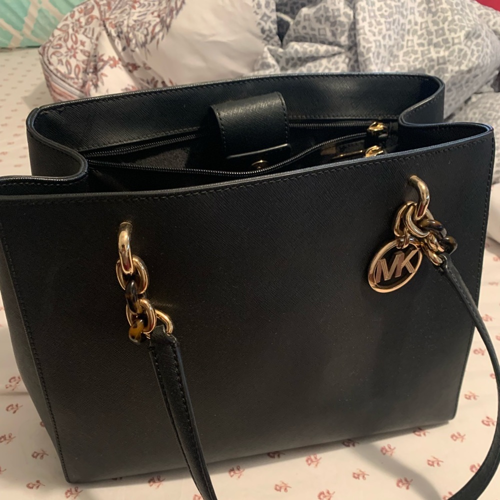 Black purse medium size good condition